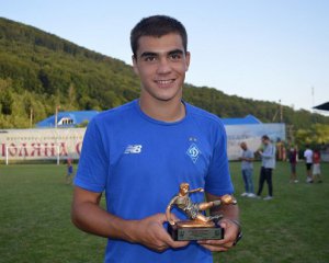 "Смотрим по вечерам с мамой фильмы и сериалы": защитник "Динамо" о собственном карантине