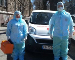 Украинцев  проверяют на коронавирус дома: как это работает