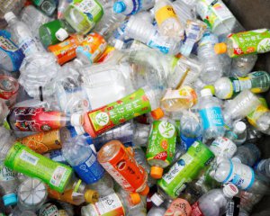 Вчені знайшли і покращили фермент, який ефективно розкладає пластик
