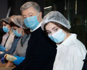 Порошенко предлагает предусмотреть в бюджете выплаты малообеспеченным гражданам для покупки продуктов, а бизнеса - компенсации процентов по кредитам