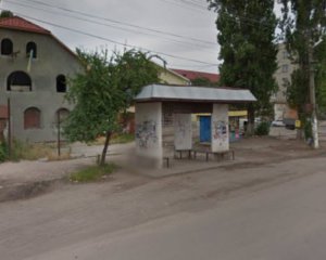 Мати підкинула новонародженого сина на автобусну зупинку