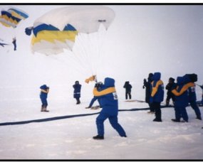 Парашутисти висадилися на Північному полюсі
