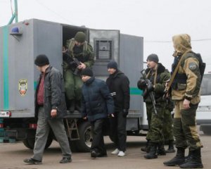 Пленных украинцев  доставили в пункт обмена
