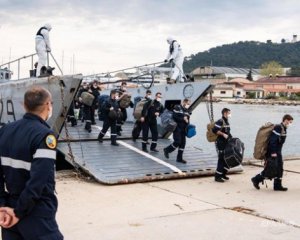 На французском авианосце 940 моряков заразились коронавирусом
