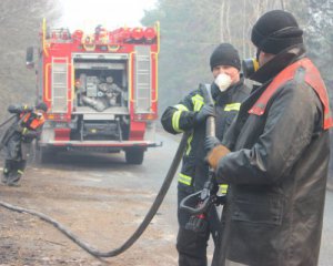Рятувальники продовжують гасити пожежі