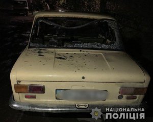 Великдень вдався: сотня людей влаштувала бійку і перекидала авто