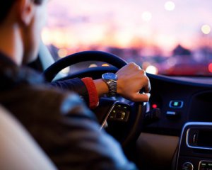 Українці кинулися купувати вживані авто: подробиці