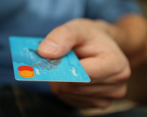 Ощадбанк скасував комісію за користування терміналами: кому не доведеться платити