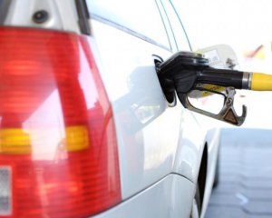 Нацбанк спрогнозував здешевлення бензину