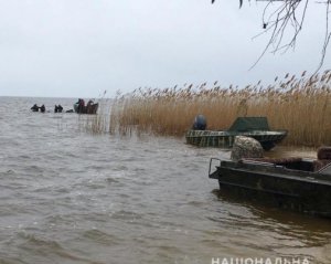 На Днепре перевернулась лодка: три человека не могут найти