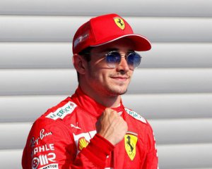 Пілот Формули-1 одягнувся в костюм банана