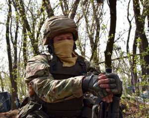 На Донбассе обострение. Боевики 17 раз обстреляли передовую. Убили воина ВСУ