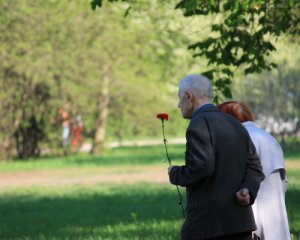 Киянам виплатять гроші: хто отримає матеріальну допомогу напередодні Дня перемоги