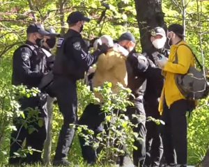 ДБР розпочало розслідування нападу поліцейських на журналіста