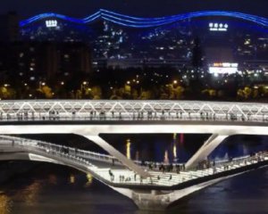 В Китае открыли &quot;мост бесконечности&quot;: по нему можно ходить до смерти в одном направлении