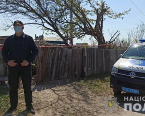 Розповіли вражаючі подробиці життя жінки, яка гуляла з головою доньки