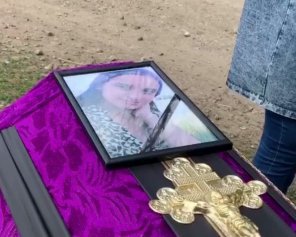 Після похорону обезголовленої 13-річної дівчинки розгорівся скандал