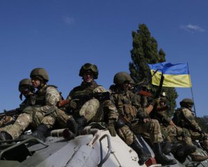 На Донбасі поранили українського військового