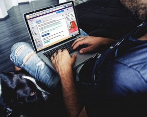 Працівники Facebook і Google можуть працювати віддалено до кінця року