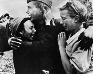 День Победы был основой для советской идеологии - историк