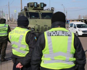 Усіх поліцейських та гвардійців протестують на коронавірус