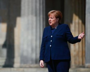 &quot;Входимо в нову фазу пандемії&quot;: Меркель розповіла про те, що залишиться після карантину