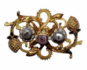 Золоті монети і брошки з перлинами - показали результати розкопок Ужгородського замку