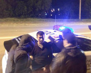 Напав на сходах і затягнув у кущі: що відомо про ґвалтівника 15-річної дівчини