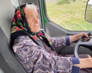 90-річна пенсіонерка із Закарпаття влаштувала дрифт на вантажівці