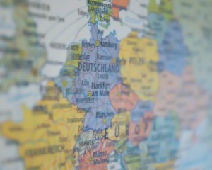 Трудовим мігрантам виїзду з країни не обмежуватимуть. Але є умови - Шмигаль