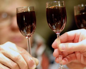 Алкоголь по часам и новогодние застолья с лимонадом: ввели "сухой закон"