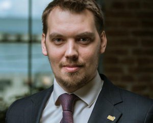 Системного підходу до будування відносин між державою та українцями так і не створили - Гончарук про перший рік президентства Зеленського