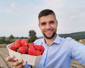 Сезон полуниці почнеться з запізненням