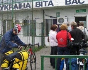 У Польщу пішки: українців почали пускати через кордон