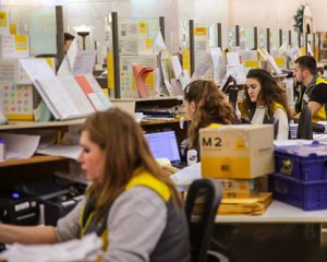 Укрпошті дозволять стати "поштовим" банком: Рада підтримала законопроєкт