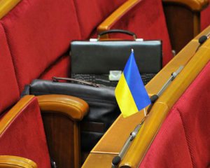 У Раду пройшли б 4 партії: нове опитування збентежує політичними уподобаннями українців