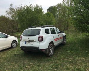 Медик позичив службову машину, аби навчитися краще кермувати