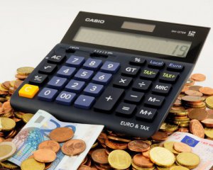 Хто повинен повертати гроші клієнтам збанкрутілих банків: опитування