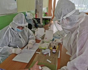Коронавирус подхватили более 4 тыс. медиков: обновленная статистика заболевания по Украине