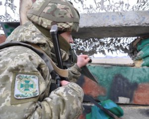 Боевики ДНР обстреляли гуманитарный коридор с пограничниками