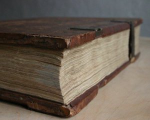 Медведчук задекларировал тысячи ценных старинных печатных книг