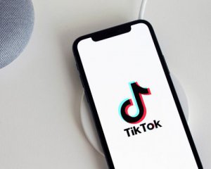 Соцмережа TikTok заробила за квітень більше за YouTube і Tinder