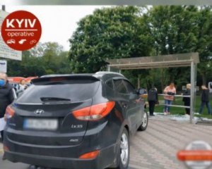 У столиці авто в'їхало в зупинку