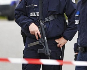 Неизвестный устроил стрельбу во Франции: есть жертвы