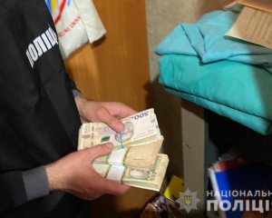 Спіймали на гарячому: лікаря затримали при отриманні хабара