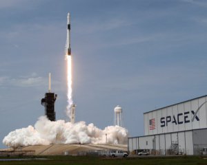 Crew Dragon успешно приближается к МКС