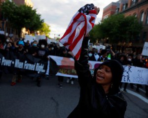 Протесты в США: уже 40 городов ввели комендантский час