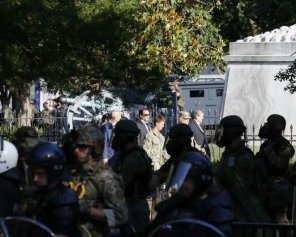 Протесты в США: бойцы Нацгвардии окружили Белый дом