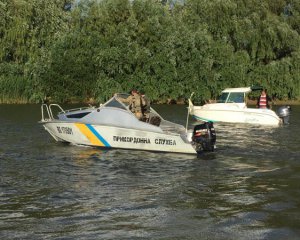 Пограничники задержали катер румынских рыбаков на Дунае