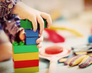 Мало дітей та суворі правила: як працюють столичні дитсадки